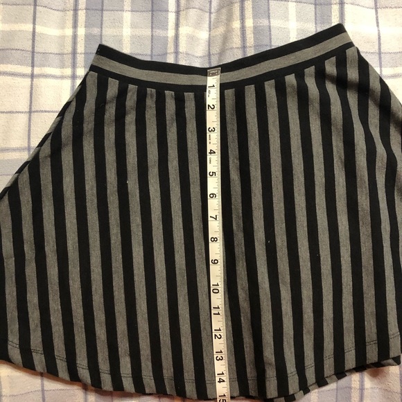 Forever 21 striped mini skirt worn once - Picture 4 of 4